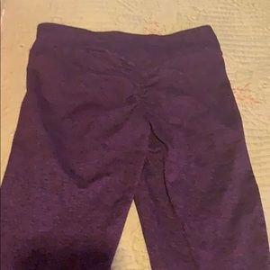 Cute booty scrunch leggings in purple